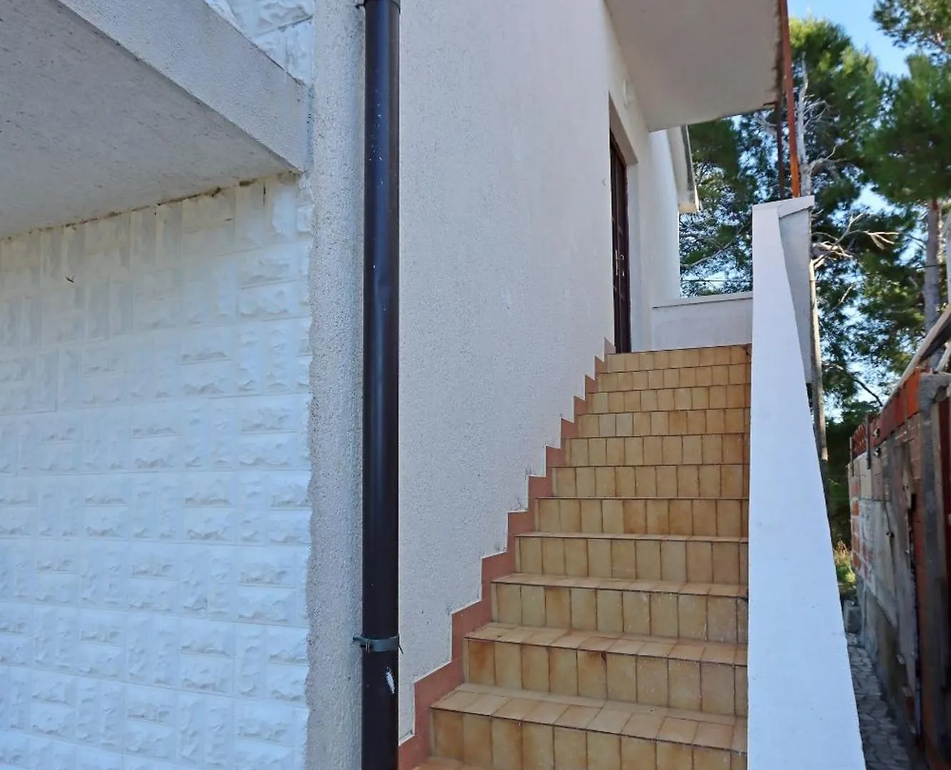 Apartments With A Parking Space Rab - 16082 Banjol